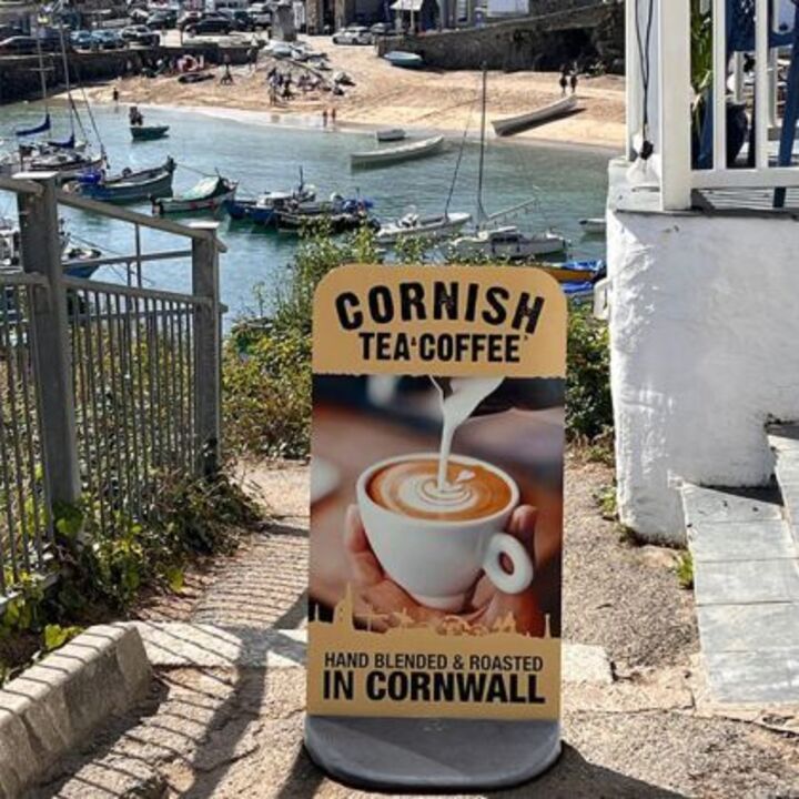 cornish_tea_ecoflex_2_outside_a_coffee_shop_with_the_sea_and_boats_in_the_background.jpg