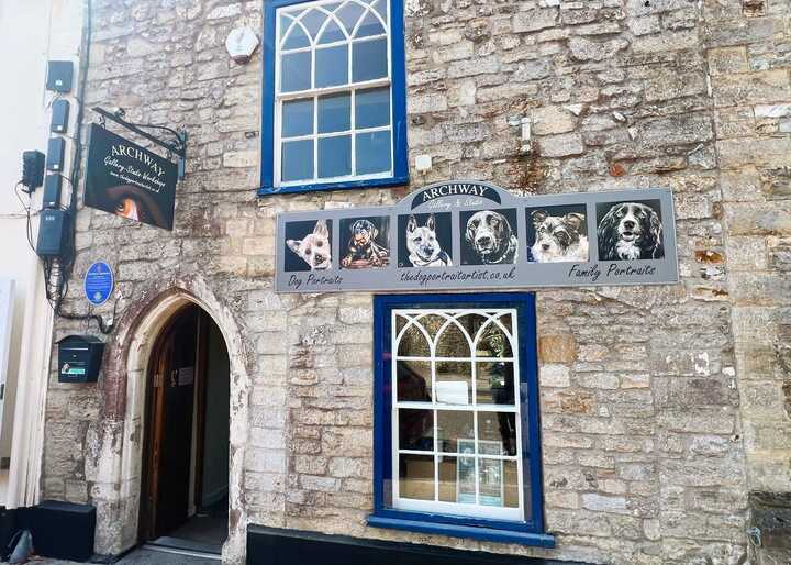 The Archway in Axminster Welcomes Talented Dog Portrait Painter!